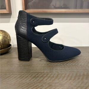 Gianni Bini Black and Navy Wool Block Heel Shoes